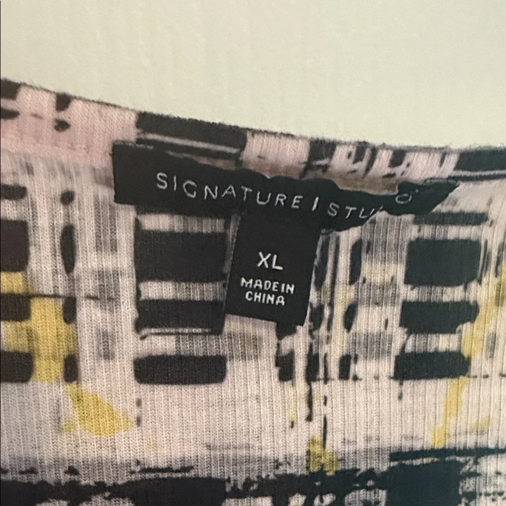 Signature Studio Multicolor Sleeveless Blouse - Picture 2 of 2